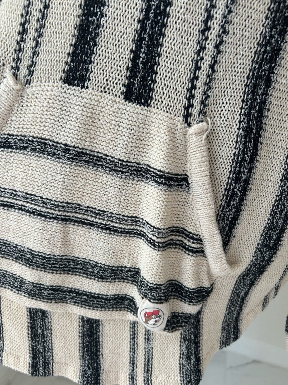Buc-ee’s Baja Style Hooded Poncho Sweater Tunic - Cream & Black, Size M, Unisex - Picture 2 of 7